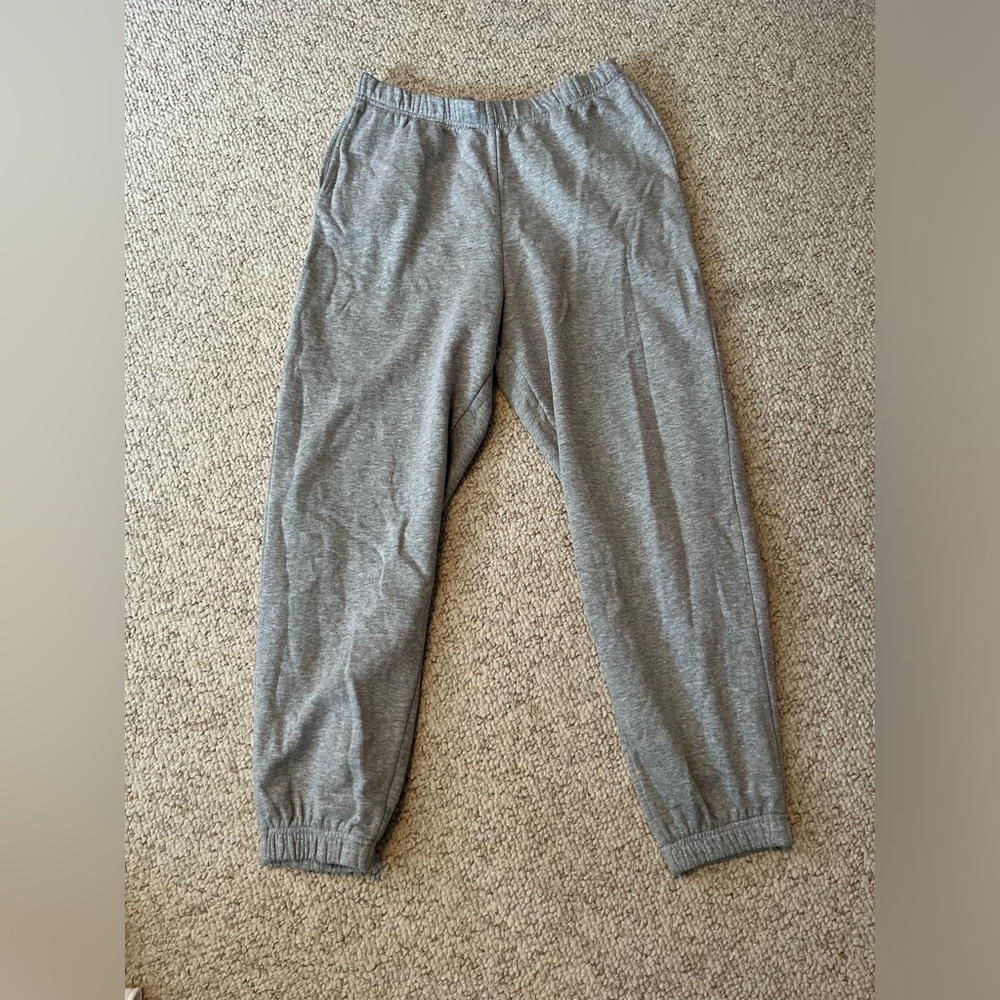 grey sweatpants
